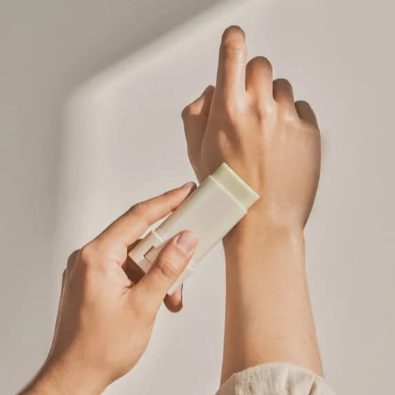 Стик солнцезащитный | Beauty of Joseon Matte sun stick: Mugwort+Camilia 18 g - фото 4