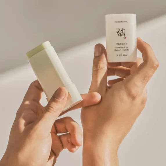 Стик солнцезащитный | Beauty of Joseon Matte sun stick: Mugwort+Camilia 18 g - фото 2