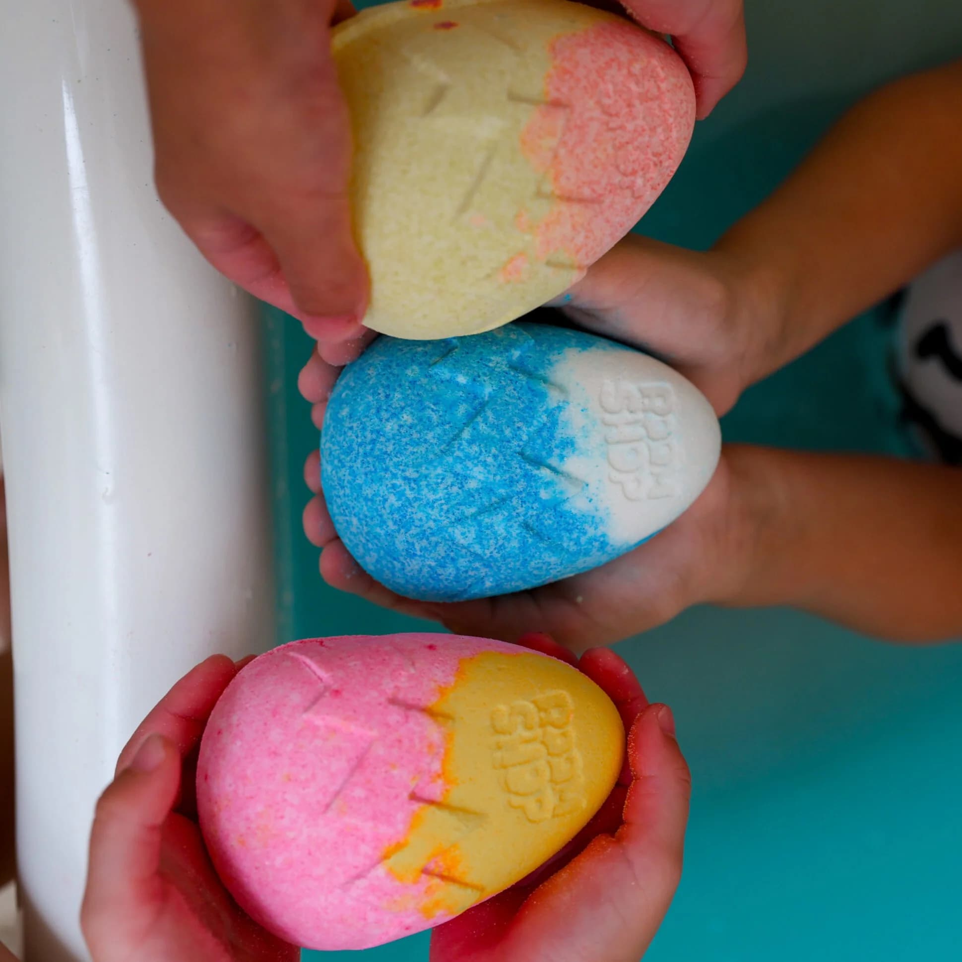 Бомба для ванны "Малыш Кролик" с игрушкой внутри - фото 4