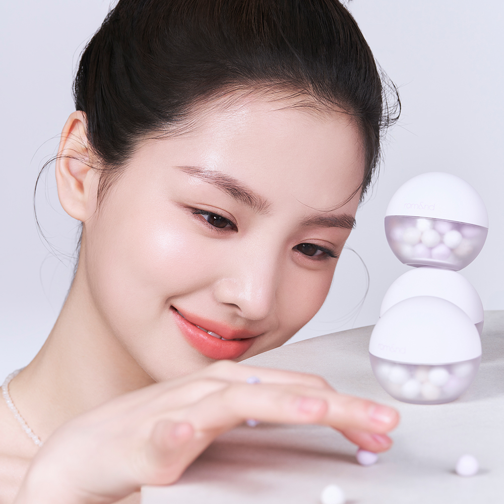 Румяна в шариках | Rom&nd Sheer Powder Pearls 01 Gleamy Veil 15g