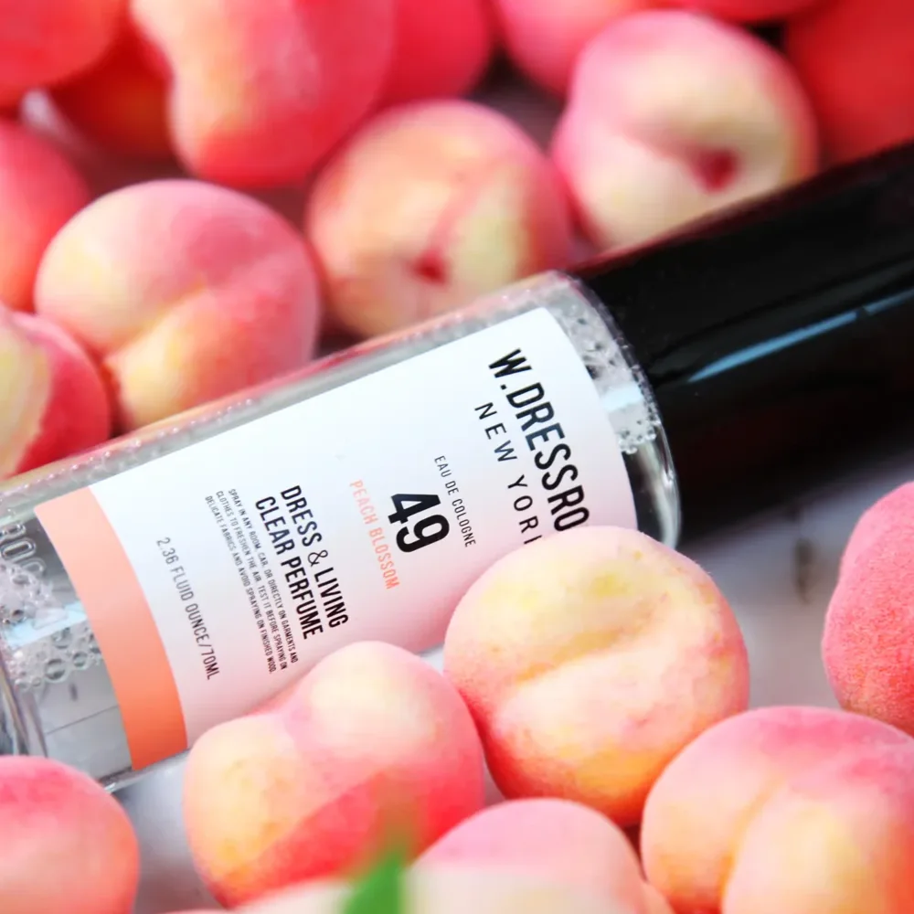 Парфюмированный спрей для одежды и дома | W.DRESSROOM Dress & Living Clear Perfume №49 Peach Blossom 70 ml  - фото 3
