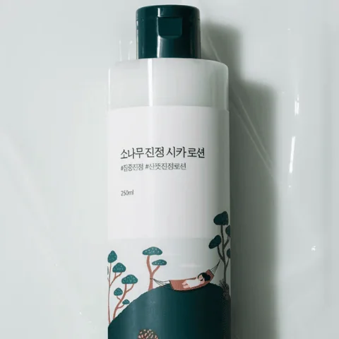 Лосьон с экстрактами сосны и центеллы для проблемной кожи | Round Lab Pine Calming Cica Lotion 250ml - фото 3